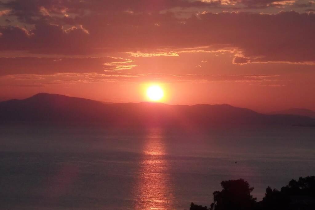 ¨Με Θέα Το Ηλιοβασίλεμα¨ Villa Áfissos Ngoại thất bức ảnh